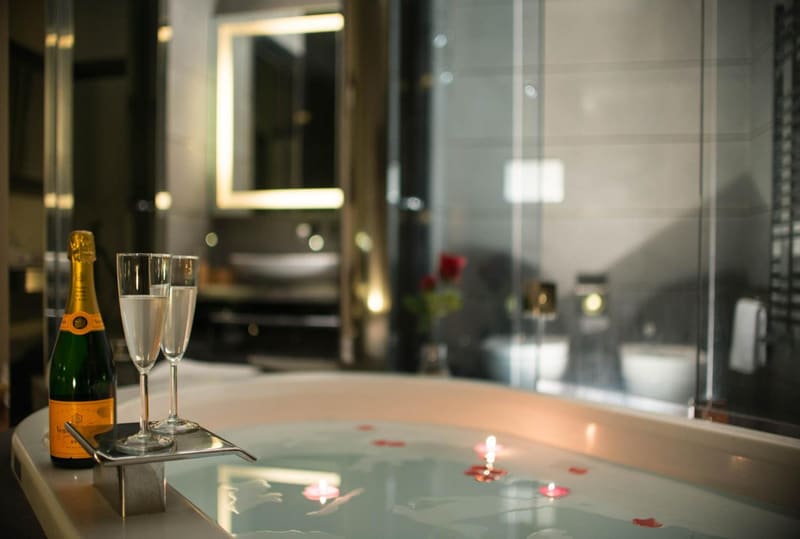 Private hot tub at Le Stanze Di Federica, Rome, photo 3