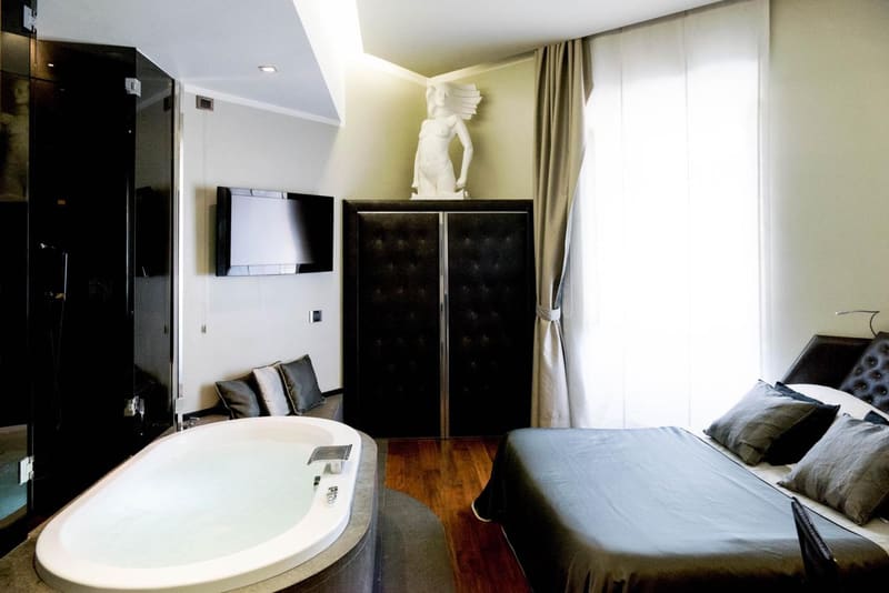 Private hot tub at Le Stanze Di Federica, Rome, photo 5