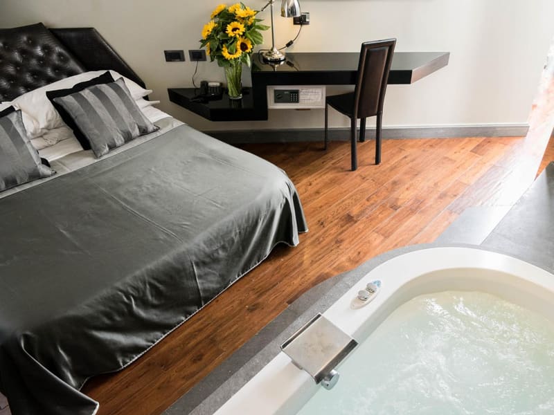 Private hot tub at Le Stanze Di Federica, Rome, photo 2