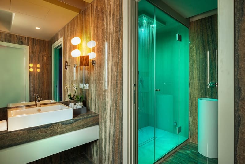Private hot tub at Liassidi Wellness Suites, Venice — photo 3