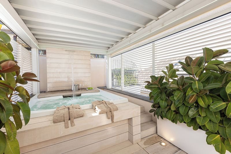 Private plunge pool at Amazing Piazza Venezia Suites, Rome, photo 3