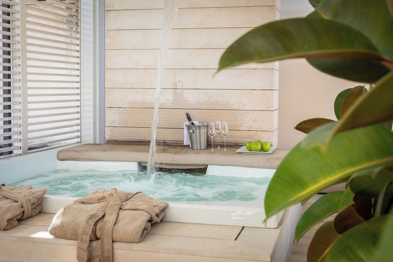 Private plunge pool at Amazing Piazza Venezia Suites, Rome, photo 2