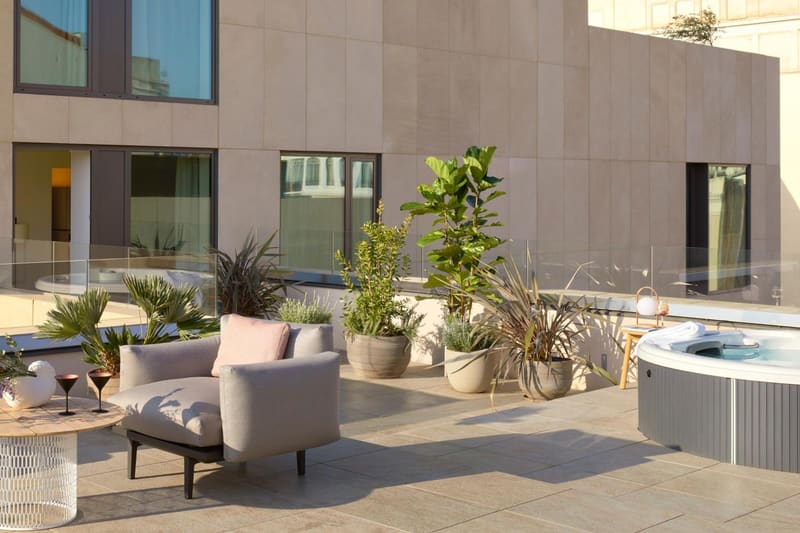 Private jacuzzi at ME by Meliá Barcelona, Barcelona