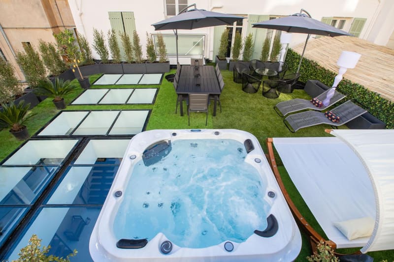 Private hot tub at Résidence Montaigne - Luxurious - 350m Palais - LRA Cannes, Cannes