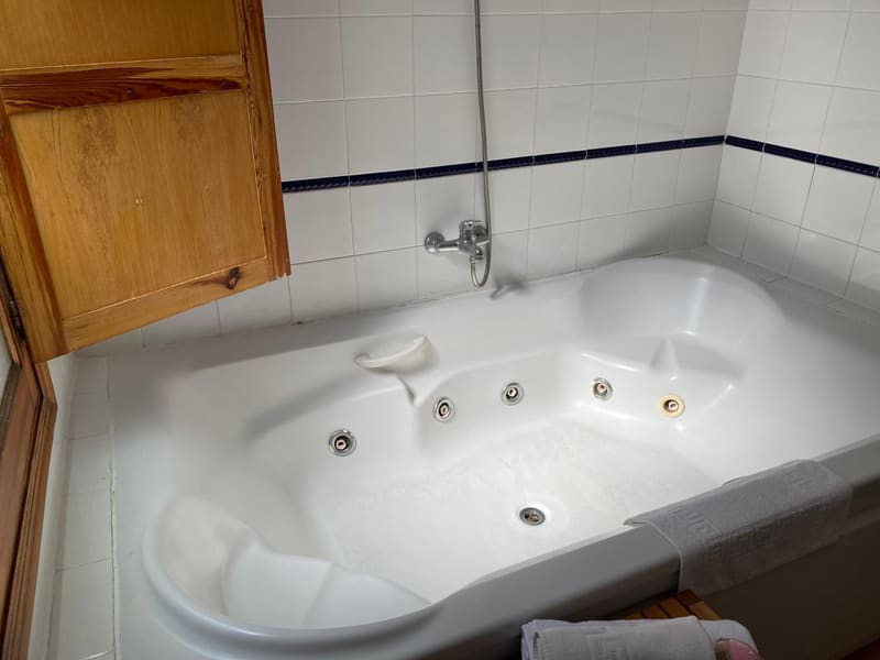 Private hot tub at Hostal Moscatel, Malaga, photo 3