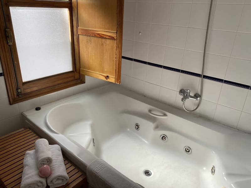 Private hot tub at Hostal Moscatel, Malaga