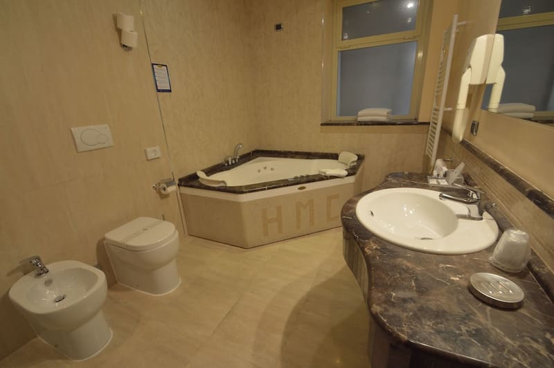 Private hot tub at Hotel Montecarlo, Rome, photo 4