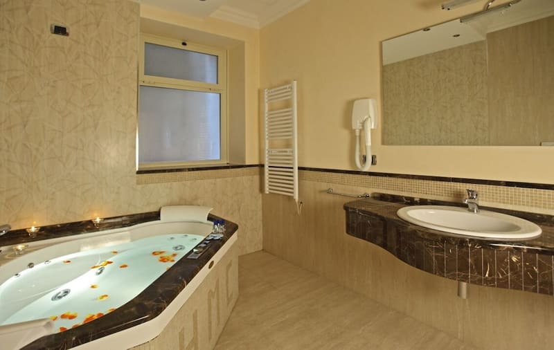 Private hot tub at Hotel Montecarlo, Rome, photo 2