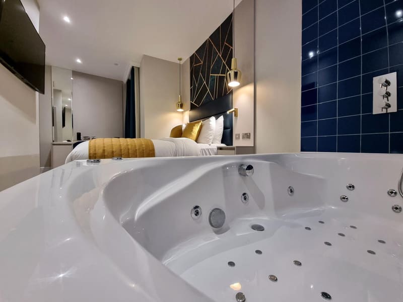 Private jacuzzi at NOX Edgware Road, London, photo 3