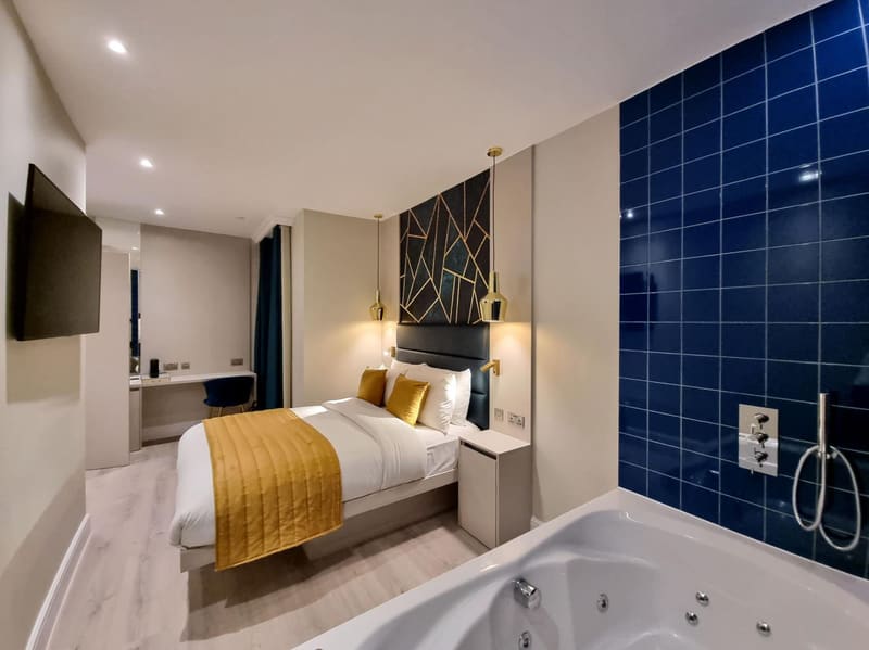 Private jacuzzi at NOX Edgware Road, London, photo 6