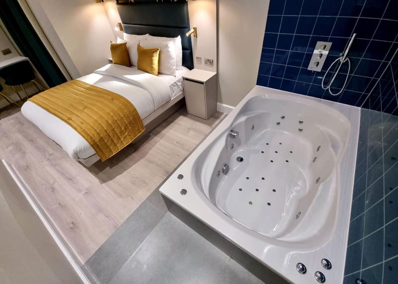 Private jacuzzi at NOX Edgware Road, London, photo 2