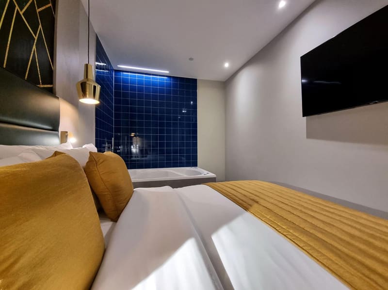 Private jacuzzi at NOX Edgware Road, London, photo 4