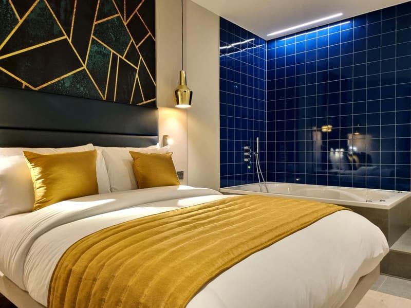 Private jacuzzi at NOX Edgware Road, London, photo 5