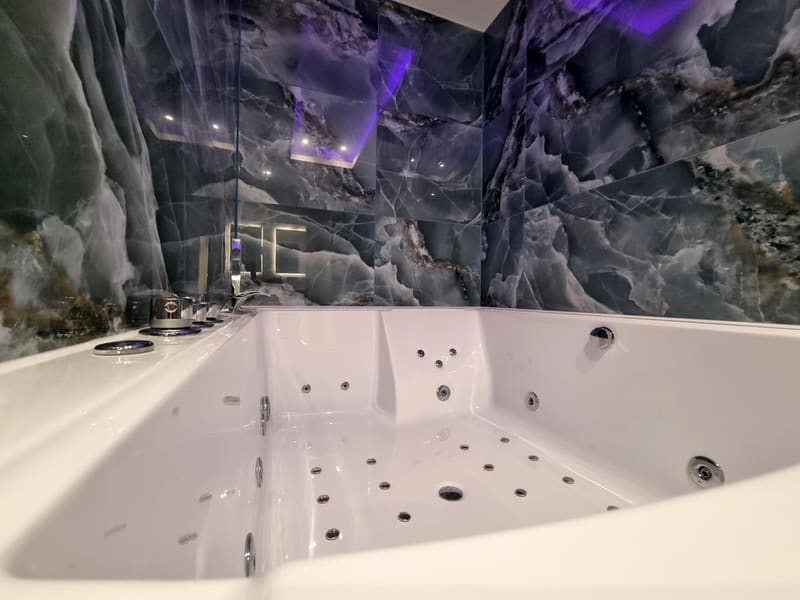 Private jacuzzi at NOX Chelsea, London, photo 2