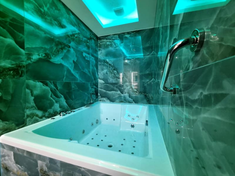 Private jacuzzi at NOX Chelsea, London