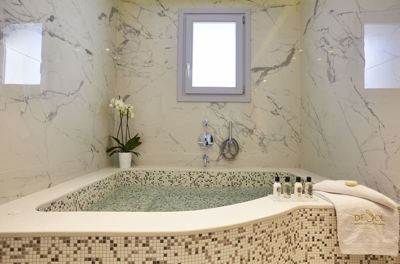 Private plunge pool at De Sol Spa Hotel, Santorini — photo 4