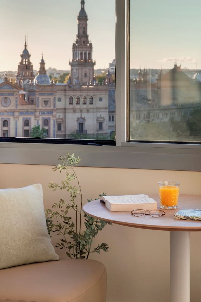 Private jacuzzi at Meliá Sevilla, Seville — photo 5
