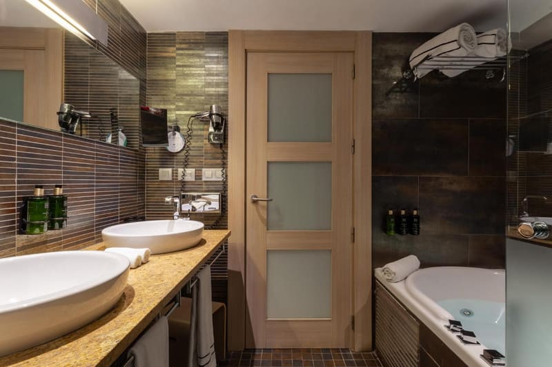 Private jacuzzi at Meliá Sevilla, Seville