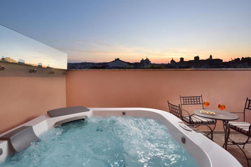 Private jacuzzi at FH55 Grand Hotel Palatino, Rome, photo 4