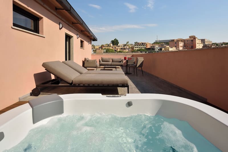 Private hot tub at FH55 Grand Hotel Palatino, Rome