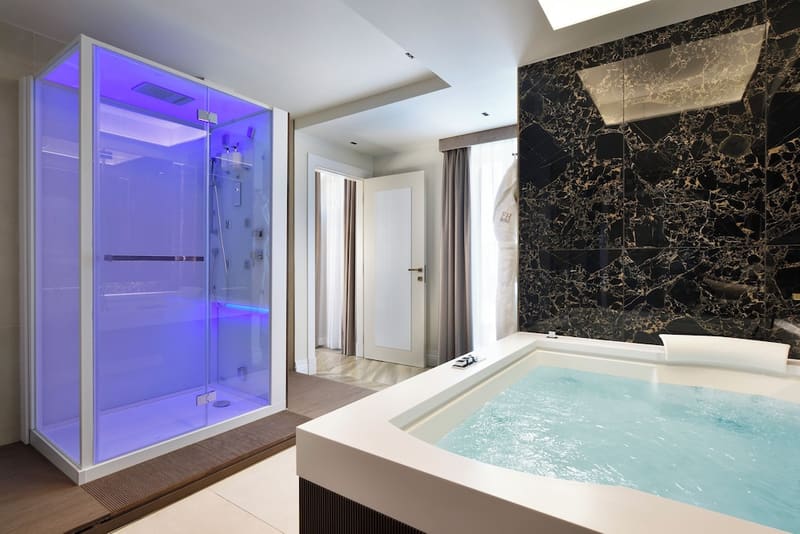 Private hot tub at FH55 Grand Hotel Palatino, Rome — photo 6