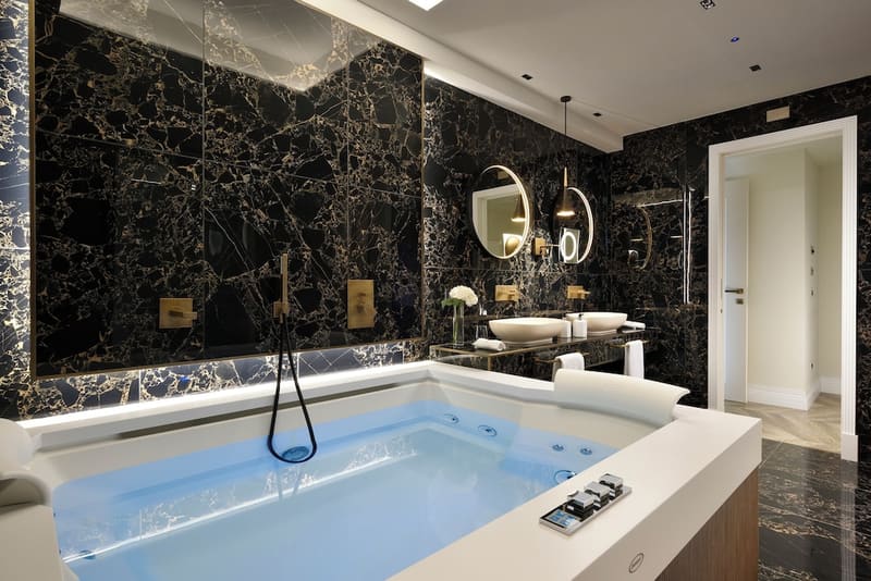 Private hot tub at FH55 Grand Hotel Palatino, Rome — photo 3
