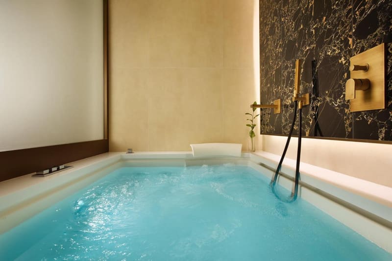 Private jacuzzi at FH55 Grand Hotel Palatino, Rome, photo 2