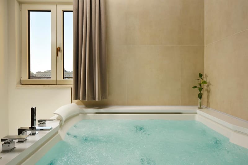 Private jacuzzi at FH55 Grand Hotel Palatino, Rome, photo 6