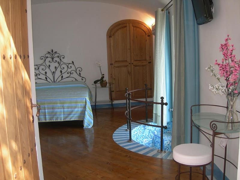 Private jacuzzi at Fattoria La Tagliata, Positano
