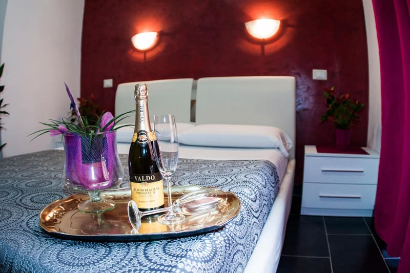 Private hot tub at Gio' Suites, Rome, photo 5