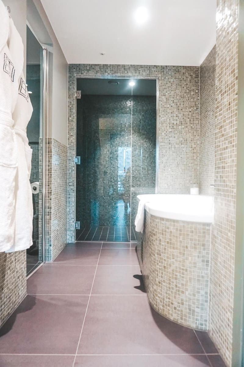 Private hot tub at Hotel Norge by Scandic, Bergen — photo 4
