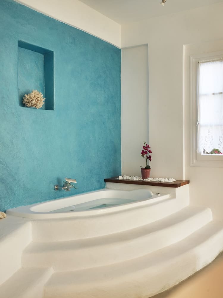 Private plunge pool at Aloni Hotel, Paros