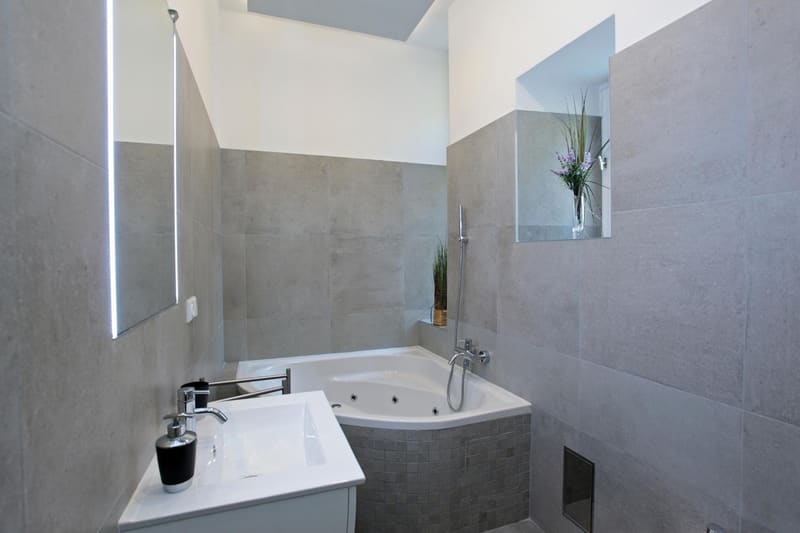 Private hot tub at Apartment House - The Modern Flat, Prague, photo 2