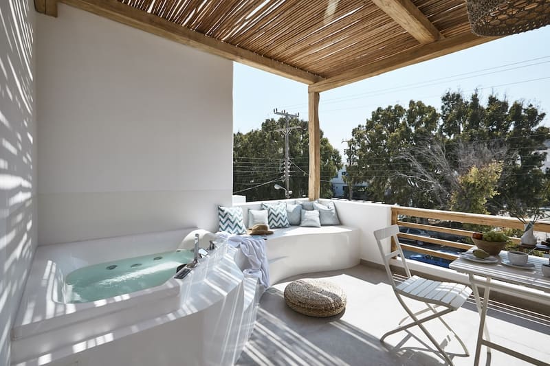 Private hot tub at Arco Solium Suites, Milos — photo 2