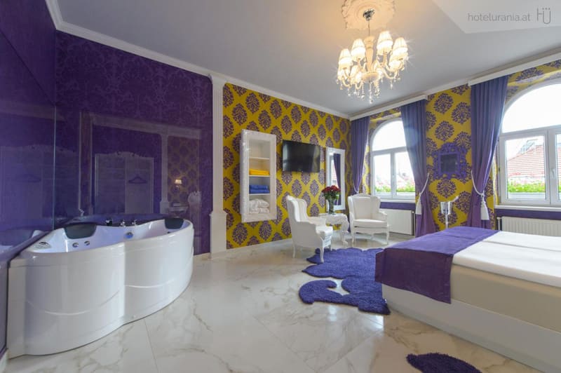 Private jacuzzi at Hotel Urania, Vienna — photo 2
