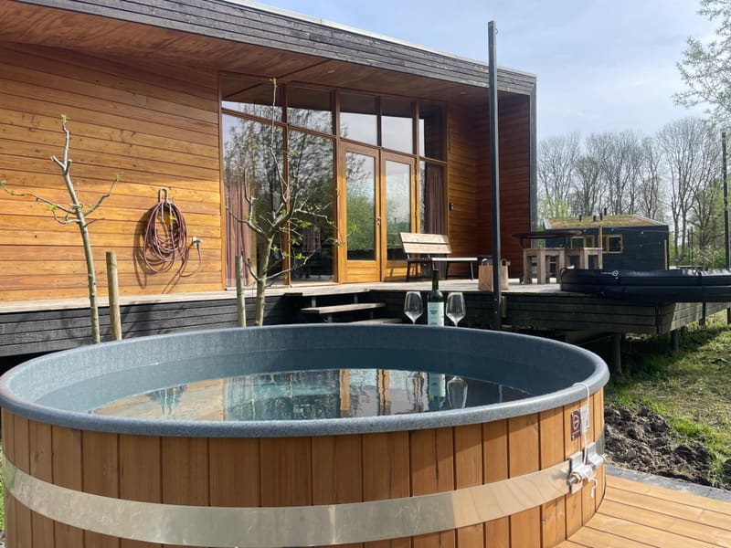 Hotels with a private in-room jacuzzi, hot tub or plunge pool in Amsterdam