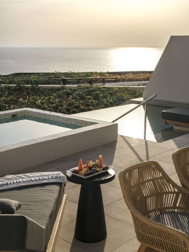 Private hot tub at Santo Mine Oia Suites, Santorini — photo 2