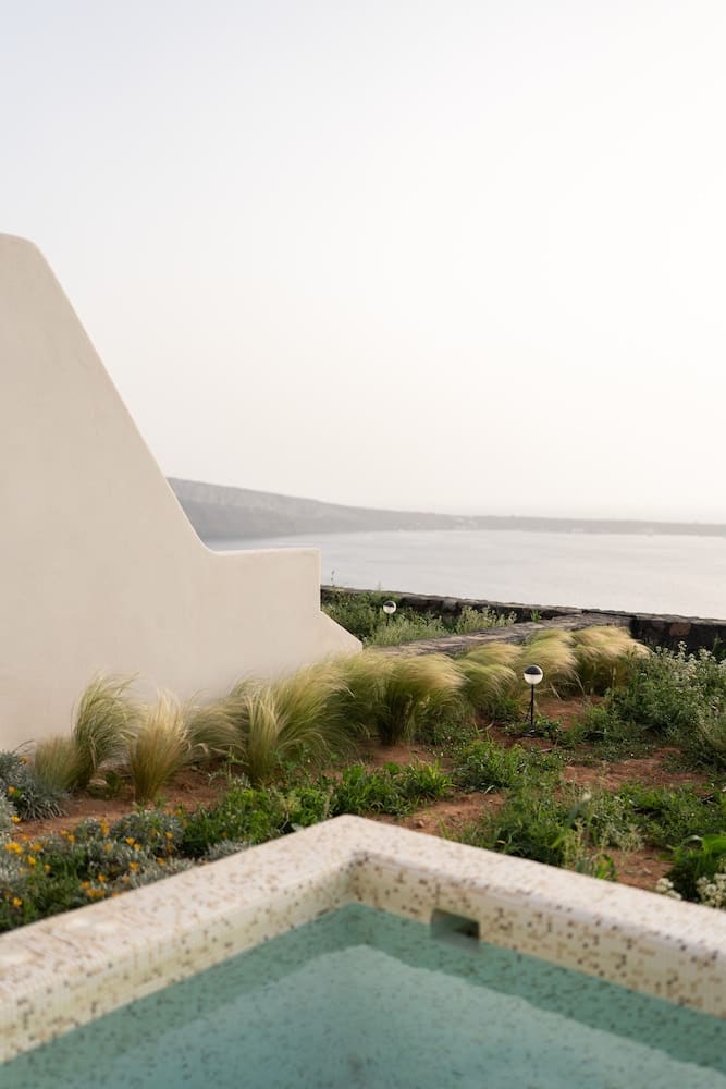 Private hot tub at Santo Mine Oia Suites, Santorini — photo 5