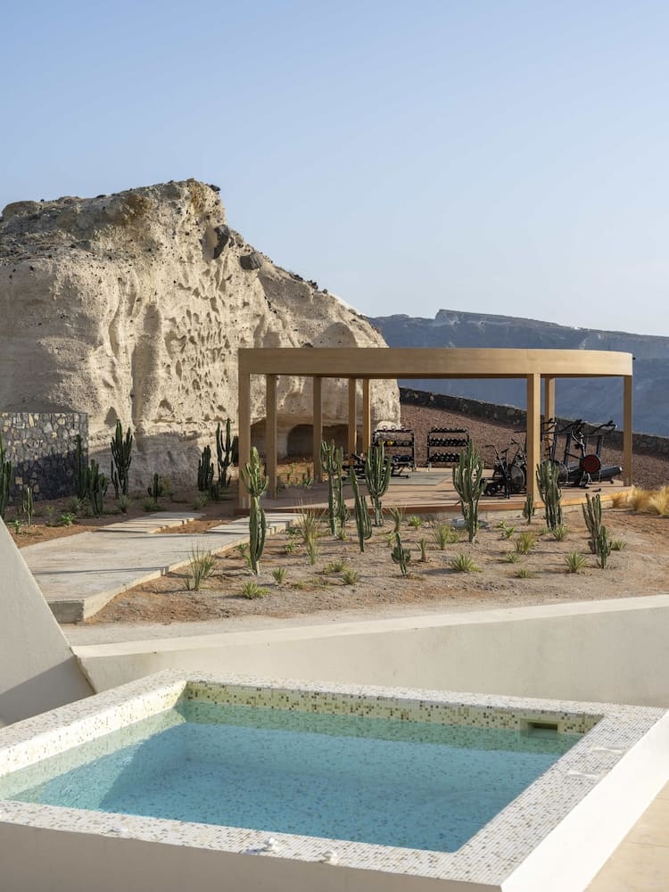 Private hot tub at Santo Mine Oia Suites, Santorini, photo 4