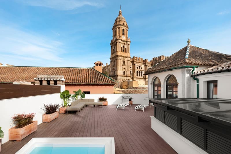 Private jacuzzi at Coeo Fresca Roof Garden Signature Apartments, Malaga — photo 2