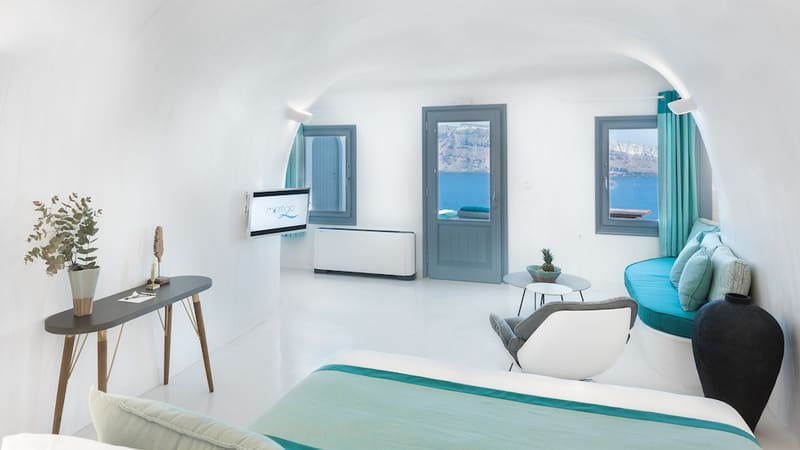Private plunge pool at Maregio Suites, Santorini — photo 4