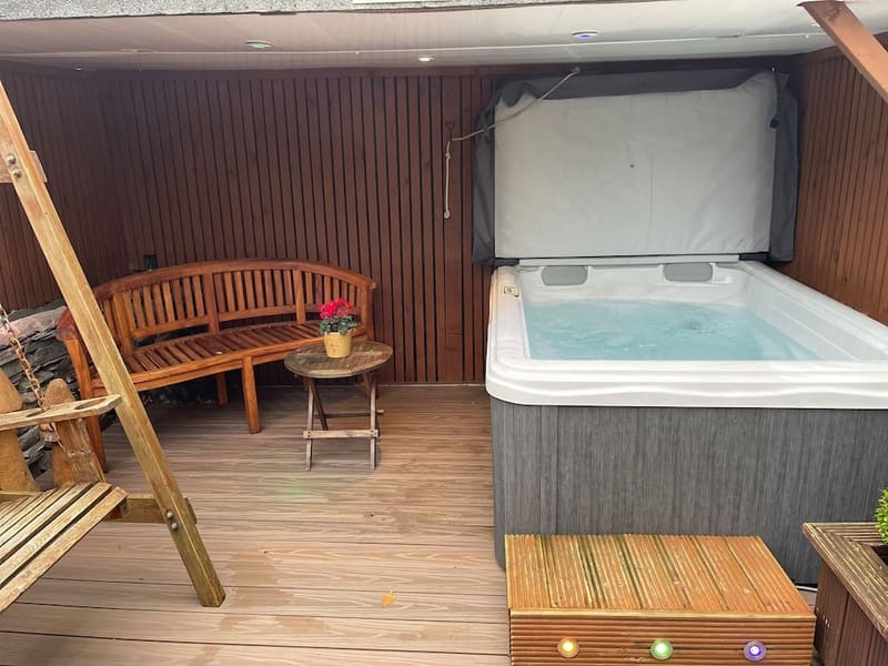 Hotels with a private in-room jacuzzi, hot tub or plunge pool in Windermere