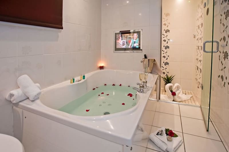 Private hot tub at Windermere Boutique Hotel, Windermere, photo 4