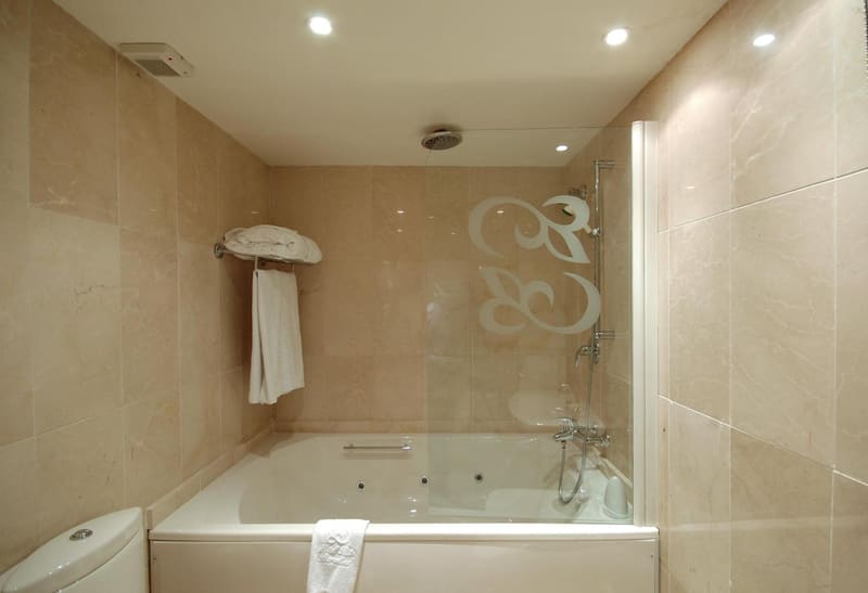 Private jacuzzi at Hotel Roger de Llúria, Barcelona, photo 3