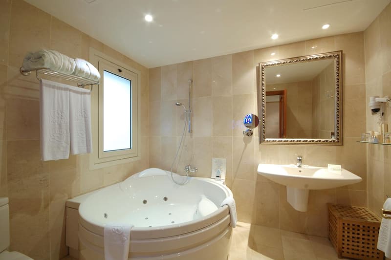 Private jacuzzi at Hotel Roger de Llúria, Barcelona, photo 2