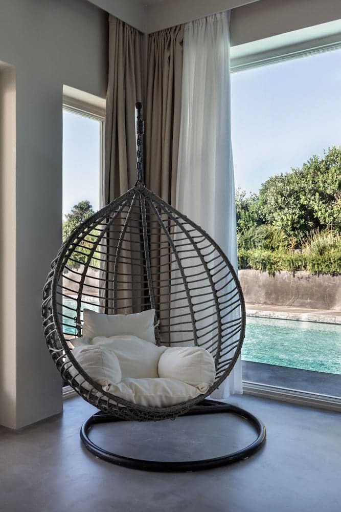 Private plunge pool at West East Suites, Santorini — photo 6