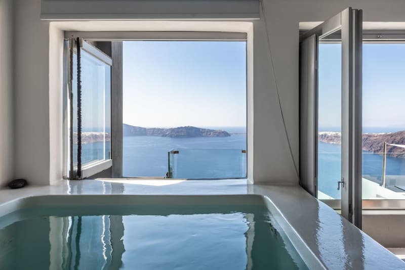 Private plunge pool at West East Suites, Santorini — photo 2