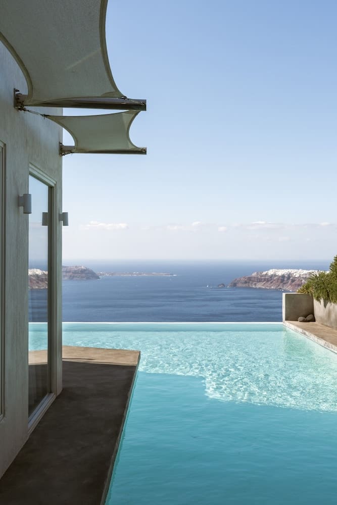 Private plunge pool at West East Suites, Santorini, photo 6