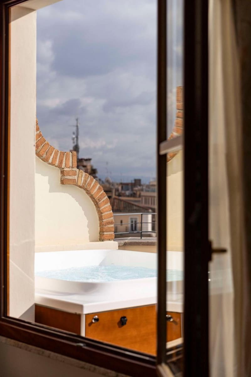 Private jacuzzi at Anantara Palazzo Naiadi Rome Hotel - A Leading Hotel of the World, Rome