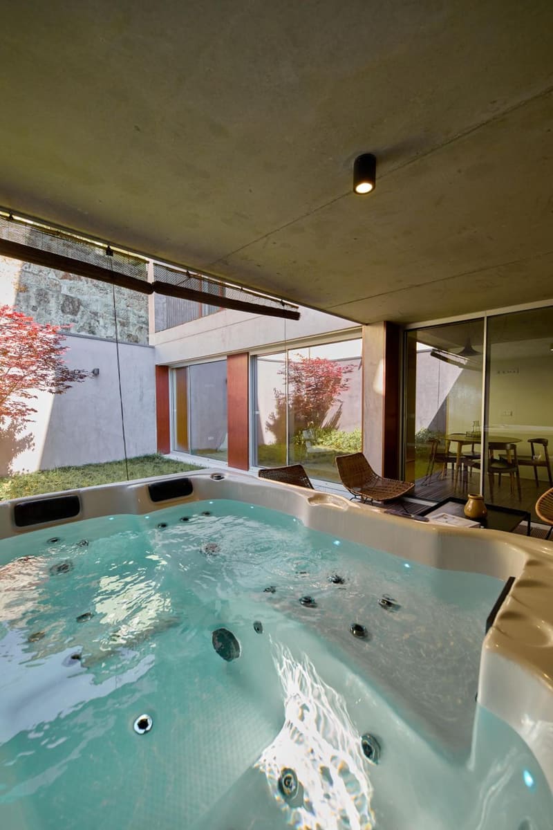 Private hot tub at Oporto Maison Anselmo, Porto